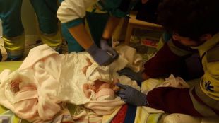 Una mujer da a luz a gemelas en su domicilio