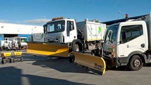 Un total de 40 máquinas quitanieves y 212 efectivos trabajan para acondicionar las carreteras