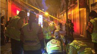 Los servicios de emergencias tratando de reanimar al muerto por un tiroteo en el que fue el último suceso en Tetuán, el pasado 15 de enero. (Archivo)