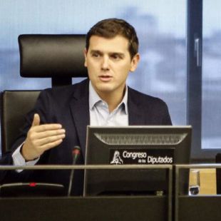 Rivera revalida su liderazgo en C's pese a la baja participación