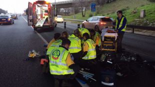 Un grave accidente de moto deja atascos en la A-2