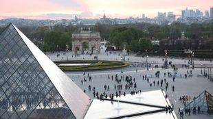 Un militar abate en París a un presunto terrorista en el Museo del Louvre