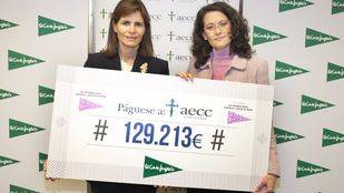 El Corte Inglés entrega a la Asociación Española contra el Cáncer un cheque por valor de 129.213 euros
