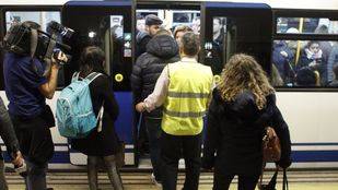 Metro pone 'empujadores' en Avenida de América tras el corte de la línea 8