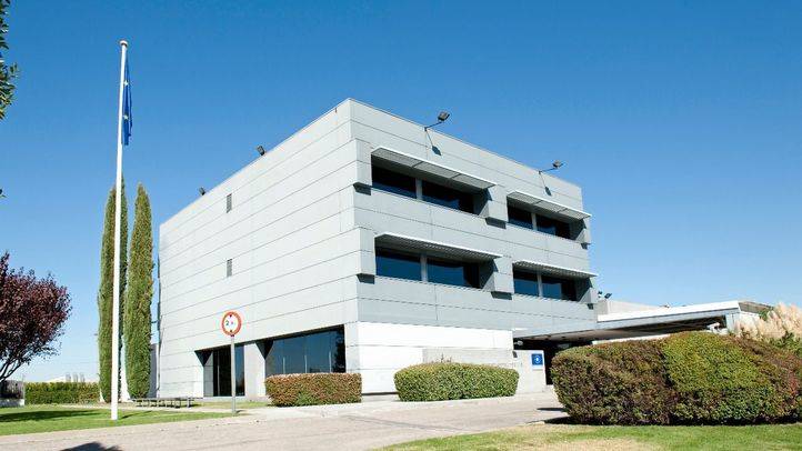 El edificio está enclavado en uno de los extremos de la Base Aérea de Torrejón de Ardoz