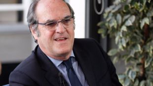 Gabilondo entrega a Cifuentes la pregunta en mano que no ha podido formularle