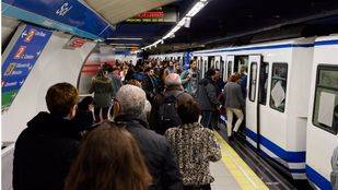 Los usuarios del Metro apenas notan los paros parciales