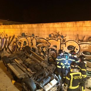 Una chica de 22 años, herida tras volcar con su todoterreno
