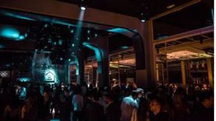 Un hombre intenta arrollar a un portero de discoteca por no dejarle entrar