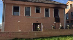 Un incendio calcina una vivienda 'okupa' en San Lorenzo