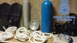 Detenido un hombre de 69 años en Barajas que quería pasar cocaína