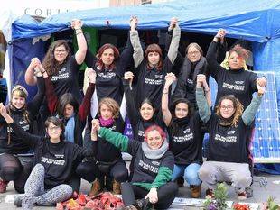 Una docena de estudiantes se une a la huelga de hambre de Sol