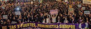 GALERÍA | Las mujeres hacen historia: manifiestación multitudinaria para reivindicar sus derechos