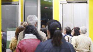 Piquetes lanzan huevos a los autobuses que están prestado servicio, con retrasos de una hora