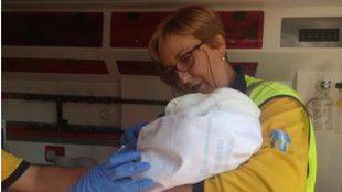 Una mujer da a luz en su domicilio en el barrio de la Guindalera