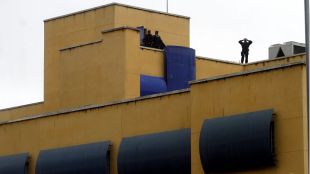 Una frustrada fuga colectiva del CIE de Aluche termina con un interno huído