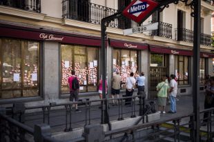 Reabre el emblemático Café Comercial