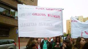 Concentración de los afectados frente al IES Las Musas