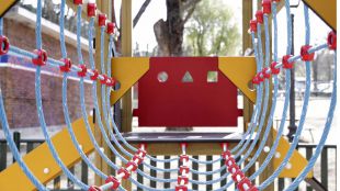 Madrid renueva una treintena de áreas de juegos infantiles