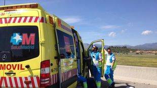 Sanitarios del Samur en el lugar del accidente.
