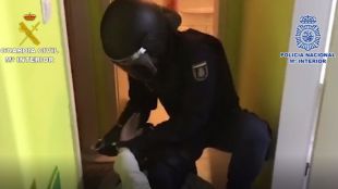 Detenidos por comprar coches siniestrados y arreglarlos con piezas robadas para venderlos