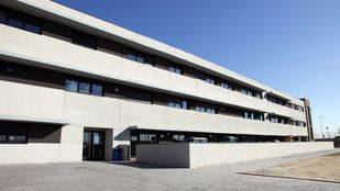 El colegio Juan Pablo II afirma que los talleres de ganchillo se ofrecen "a todos"