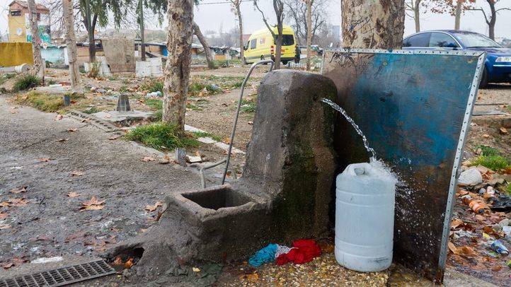 Servicios básicos del poblado 'El Gallinero' en la Cañada Real.