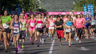 Más de 30.000 mujeres llevarán el 016 a la espalda