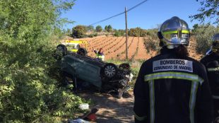 Tres heridos leves tras volcar el vehículo en el que viajaban en la A-3