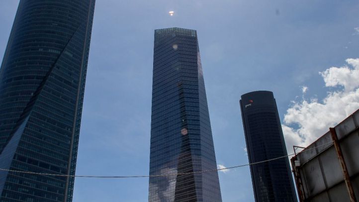La torre de PwC a la derecha de la imagen.