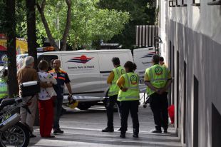 Mueren dos jóvenes de 17 años tras desprenderse el suelo de un ascensor
