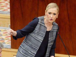 Cifuentes critica que las denuncias que hace la oposición "pertenecen a gobiernos anteriores"