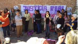 Protesa a las puertas de la casa de la mujer asesinada en Usera