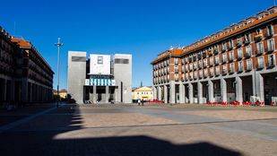 Una madre y su hijo con discapacidad entregan 90.000 firmas pidiendo alquiler social