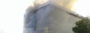 Controlado un aparatoso incendio en un restaurante del edificio de Santalucía