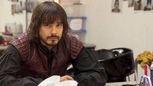 Águila Roja, éxito, a capa y espada