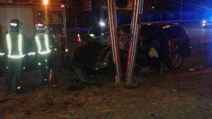 Muere un hombre al estrellar su coche contra un cartel de publicidad en una salida de la M-30