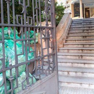 La basura 'fantasma' del complejo de Madrid Salud en Montesa