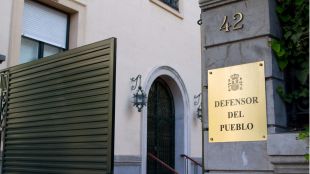 El Defensor del Pueblo pide una casa para una leganense con un hijo enfermo