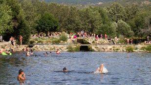 La región cuenta con cinco zonas naturales aptas para el baño