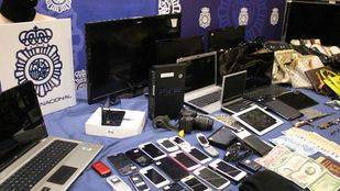 La Policía expone objetos procedentes de robos para devolvérselos a sus propietarios