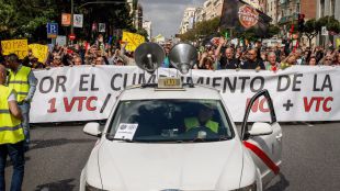 Los taxistas paran este martes contra Uber y Cabify
