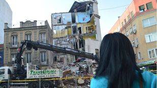 Vecinos del edificio derrumbado en Tetuán consideran "insuficiente" la oferta de la propietaria del inmueble