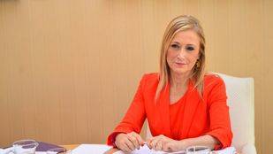 Cifuentes ordena a través de una circular interna dar todo tipo de asistencia a inmigrantes "con o sin documentación"