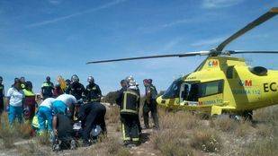 Herido grave un hombre aplastado por su tractor