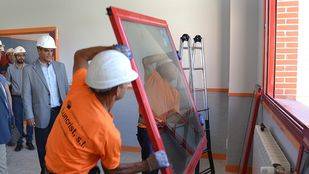 Educación estudia implantar una beca para universitarios con escasos recursos