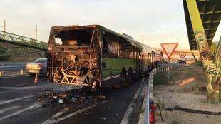 Un autobús de la línea 532 sale ardiendo sin que haya que lamentar heridos