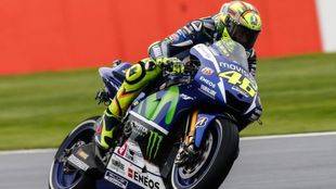 GP de Gran Bretaña: Victoria de un incombustible Rossi