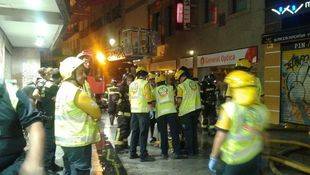 Un incendio destruye una vivienda en la calle del Carmen