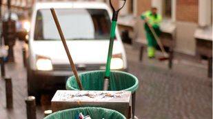 El Ayuntamiento negocia suspender el ERTE de los barrenderos para iniciar el plan del choque de limpieza en otoño